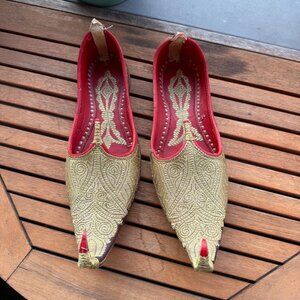 Traditional Mens  Jutti Shoes With Detailed Embroidery